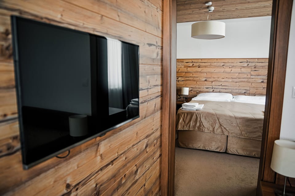 Family Suite, 2 Bedrooms, Private Bathroom, Mountain View | Minibar, desk, blackout drapes, WiFi (free)