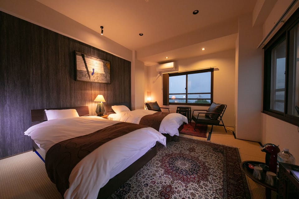 [Ichinoumi] Japanese Western Room, 10 tatami | Desk, WiFi (free)