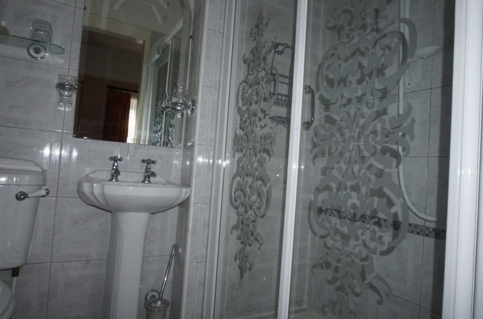 Double or Twin Room, Ensuite | Bathroom