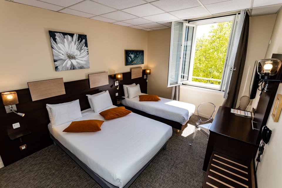 Superior Triple Room (Climatisée) | View from room