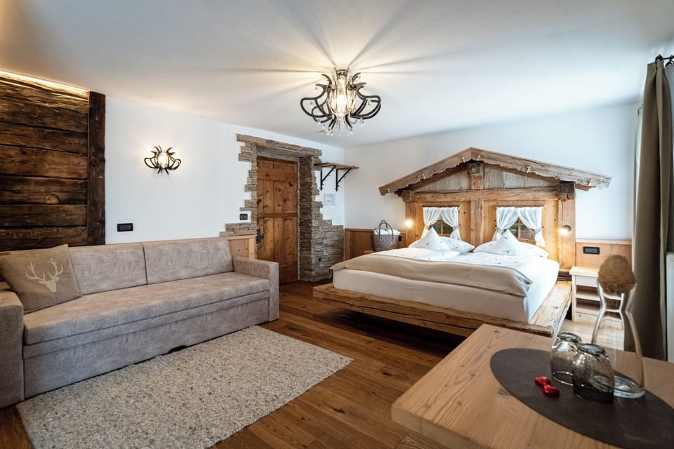 Superior Room | Hypo-allergenic bedding, down comforters, in-room safe, desk