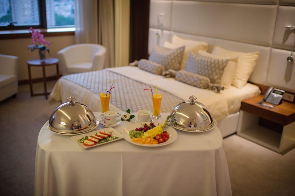 Presidential Suite | Room service - dining