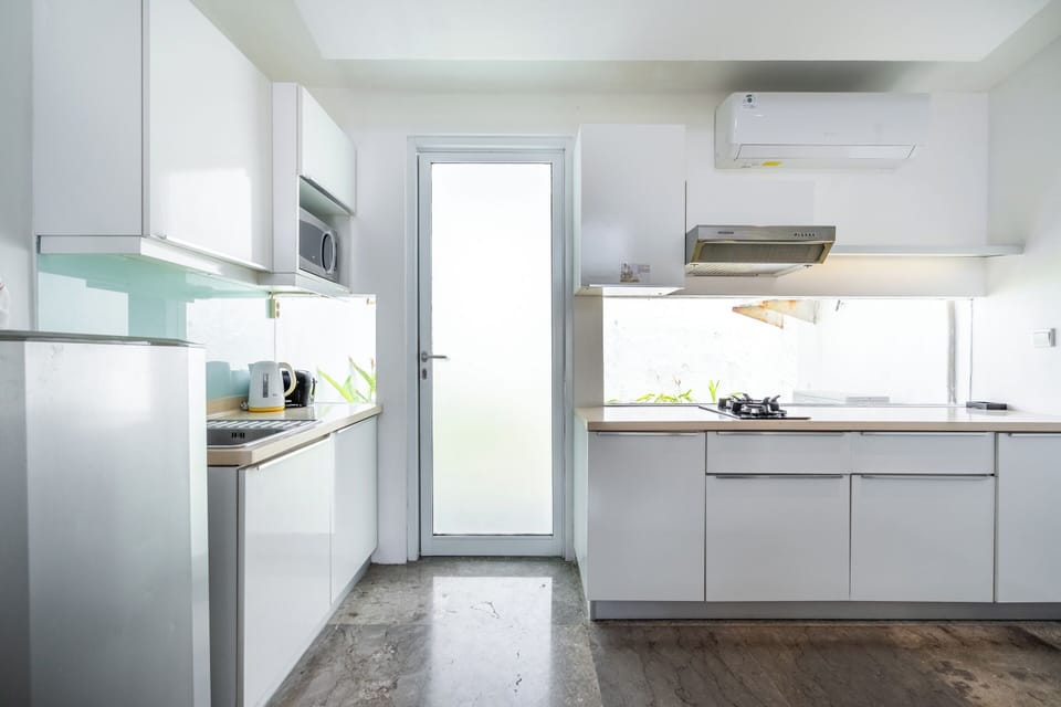 Fridge, coffee/tea maker, electric kettle