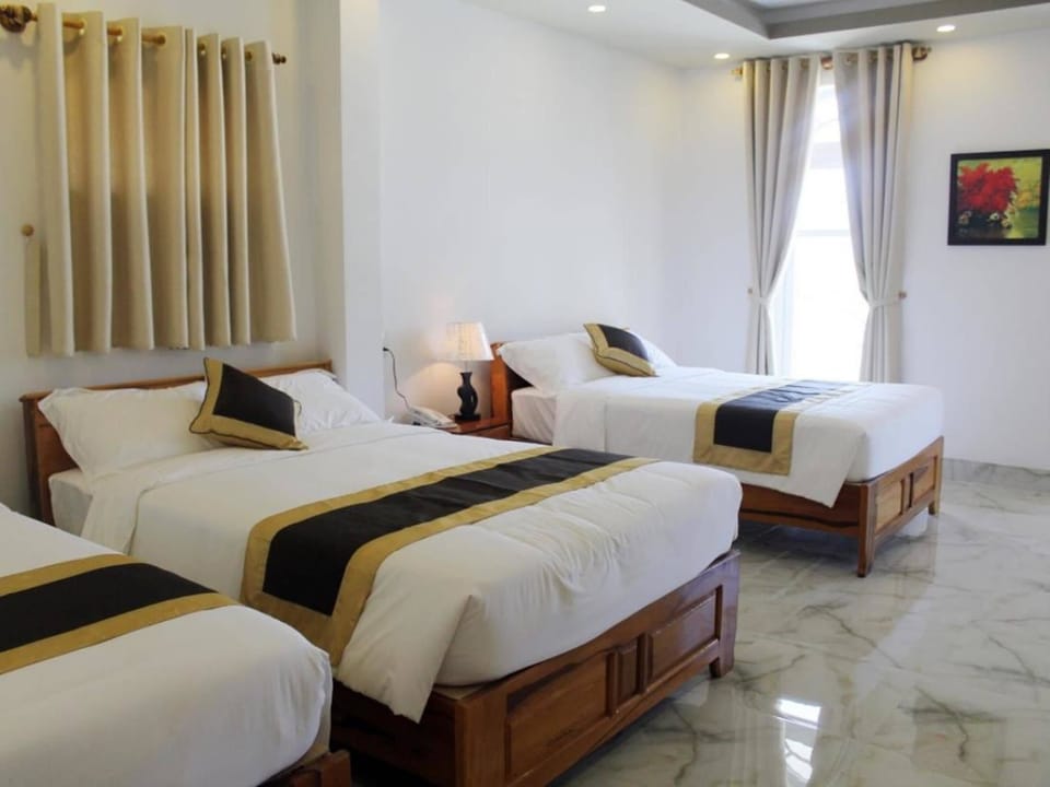 Minibar, rollaway beds (surcharge), WiFi (free)