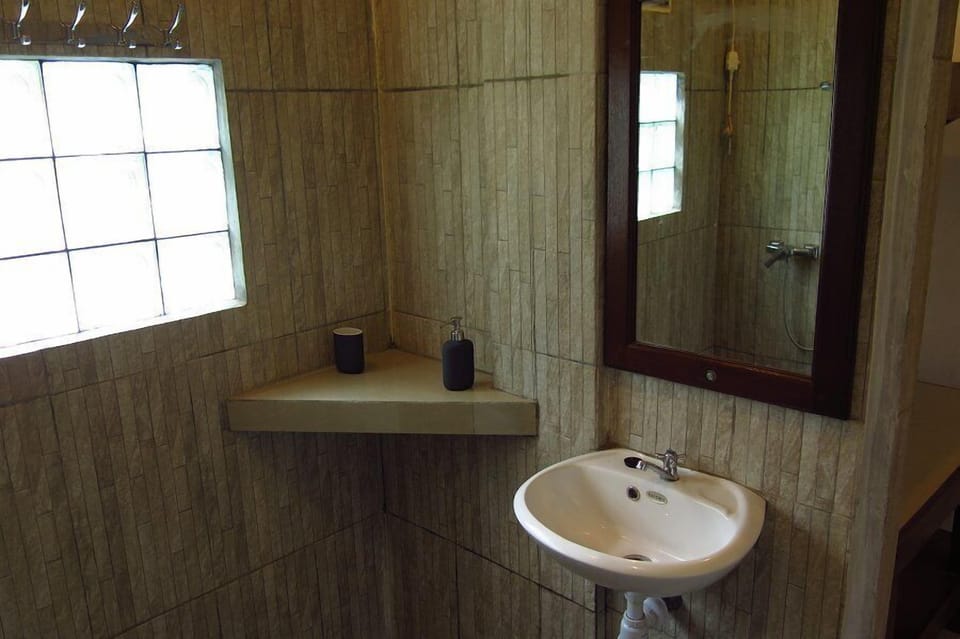 Shower, towels
