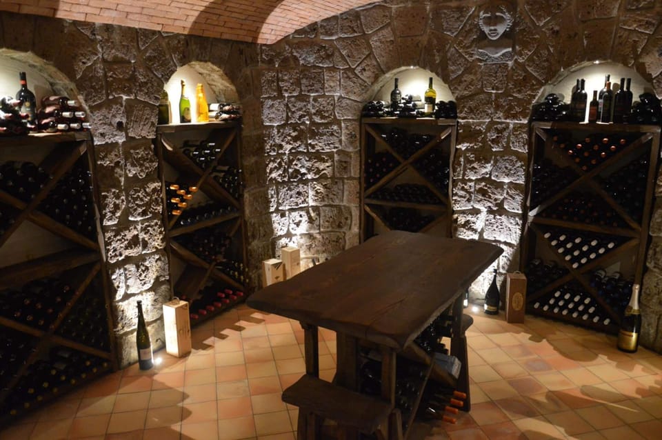 Breakfast, lunch, dinner served; Regional cuisine 