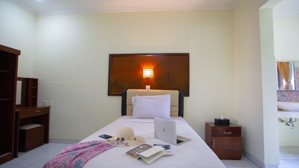 Standard Single Room, 1 Twin Bed, Non Smoking | In-room safe, desk, free WiFi, bed sheets