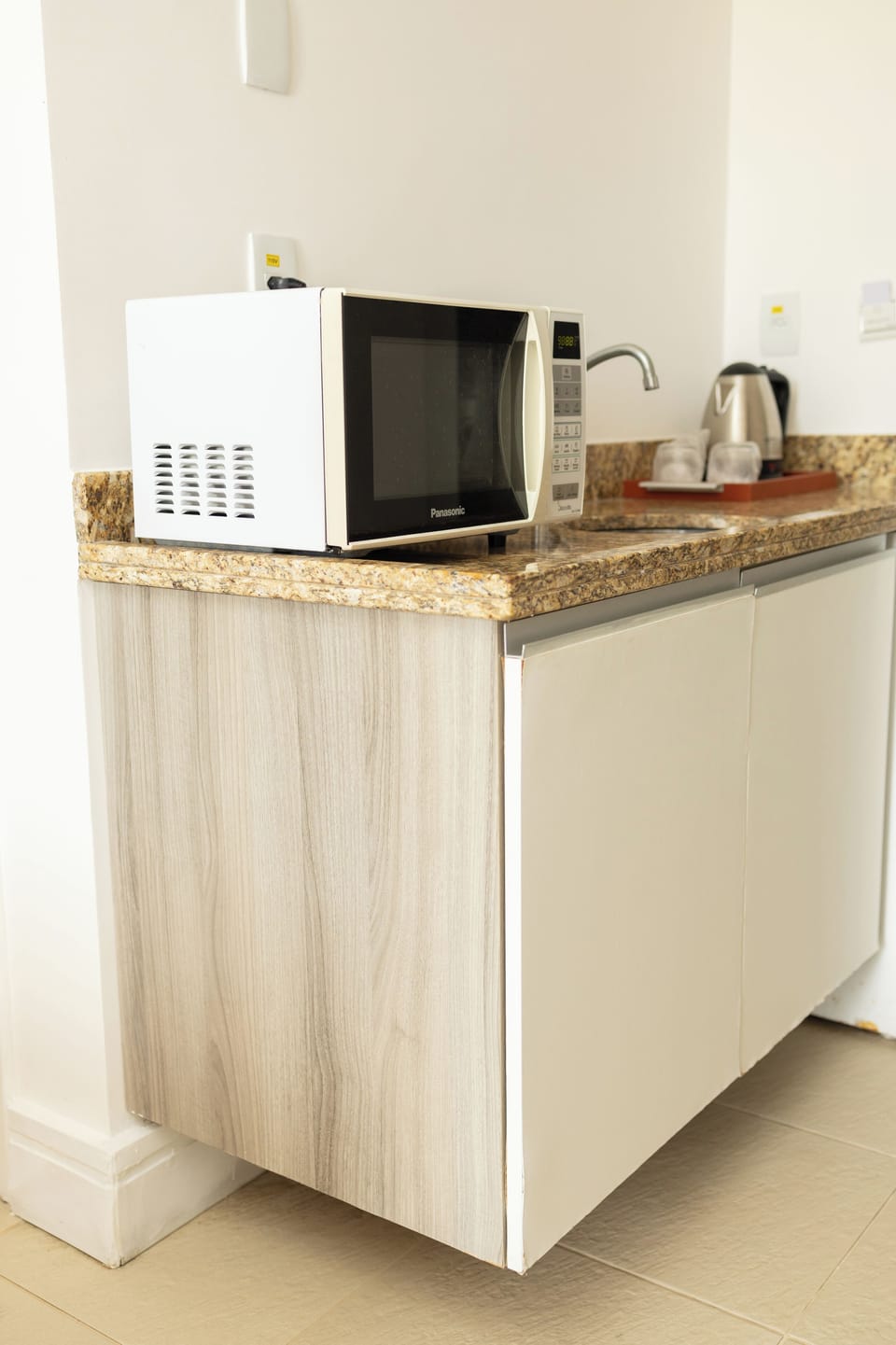 Superior Twin Room, 2 Twin Beds | Private kitchen | Microwave