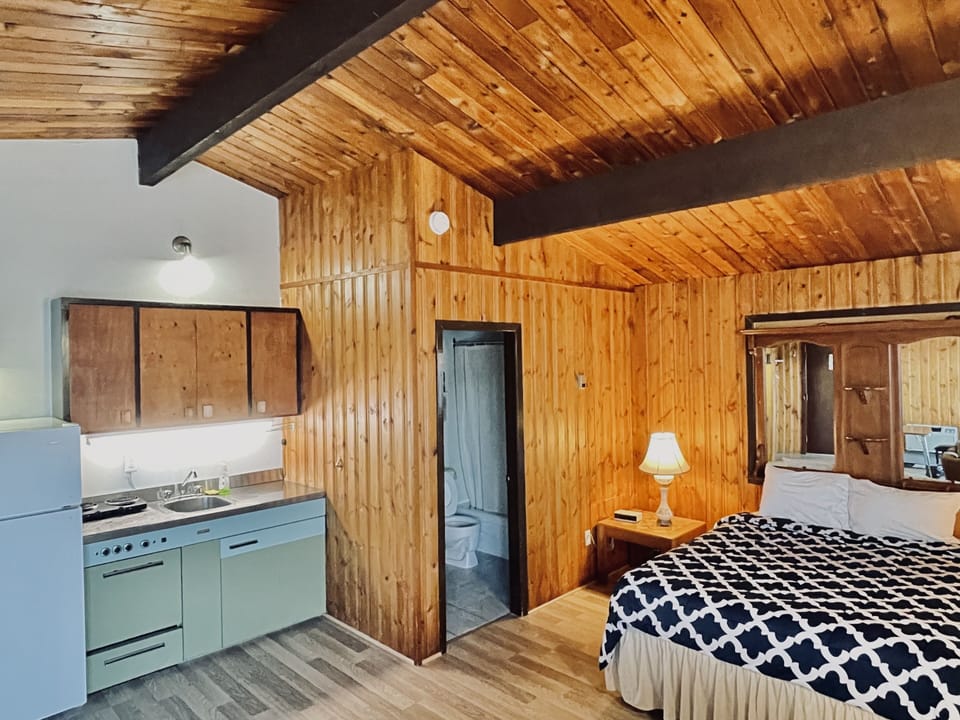 Executive Room, Non Smoking | Blackout drapes, bed sheets