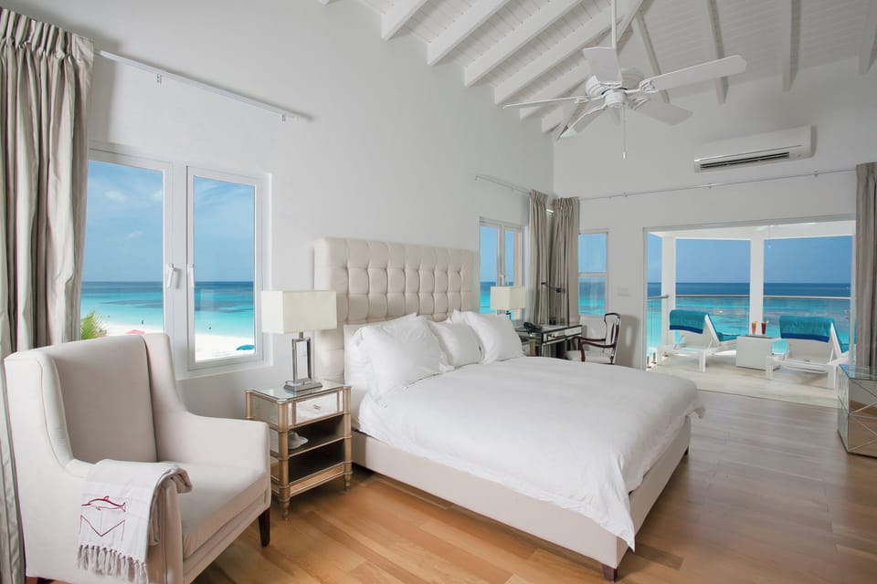 Superior Suite, 1 King Bed, Balcony, Ocean View | Premium bedding, minibar, in-room safe, blackout drapes