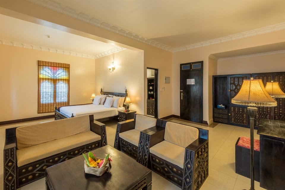 Junior Suite, 1 King Bed | Hypo-allergenic bedding, minibar, in-room safe, desk
