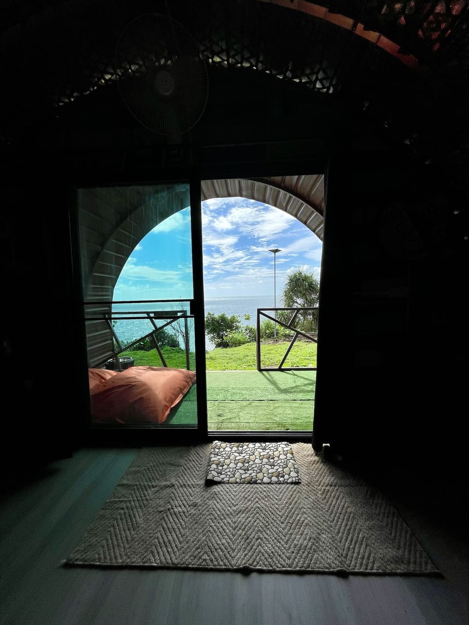 Castaway room with King bed | Individually furnished, free WiFi, bed sheets