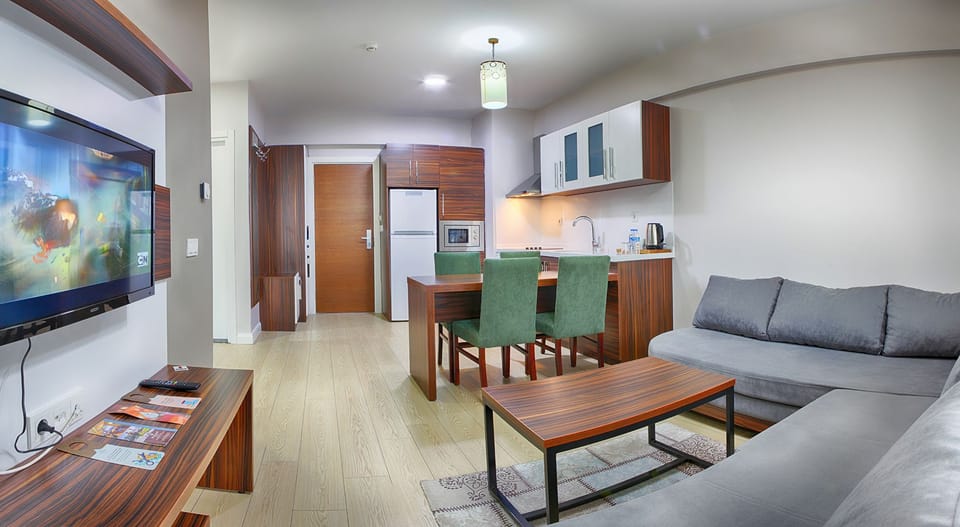 Junior Suite, 1 Bedroom, Mountain View | Frette Italian sheets, premium bedding, in-room safe, desk