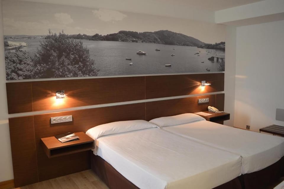 Triple Room (extra bed for children) | Premium bedding, minibar, in-room safe, desk