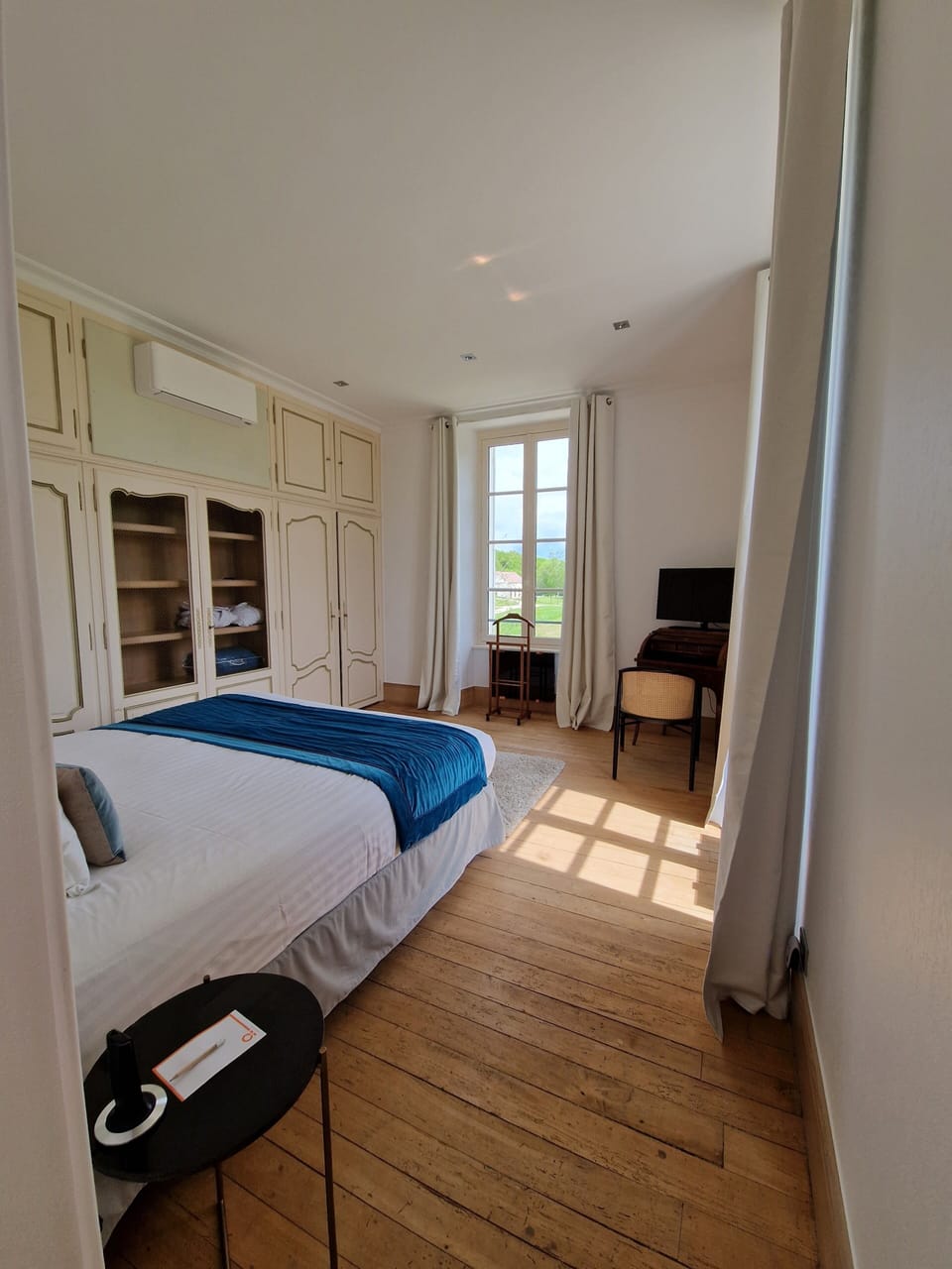 Family Suite | Desk, rollaway beds, free WiFi, bed sheets
