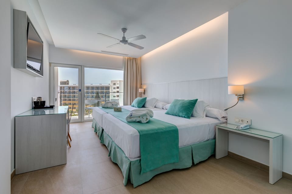 Superior Double Room | Minibar, desk, iron/ironing board, free WiFi