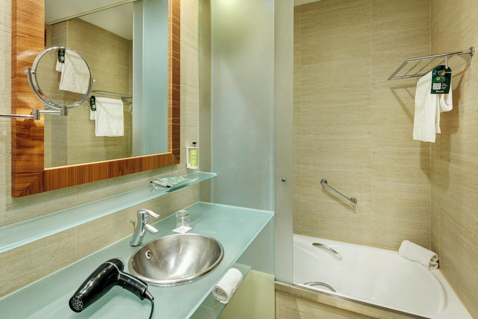 Bathtub, rainfall showerhead, free toiletries, hair dryer