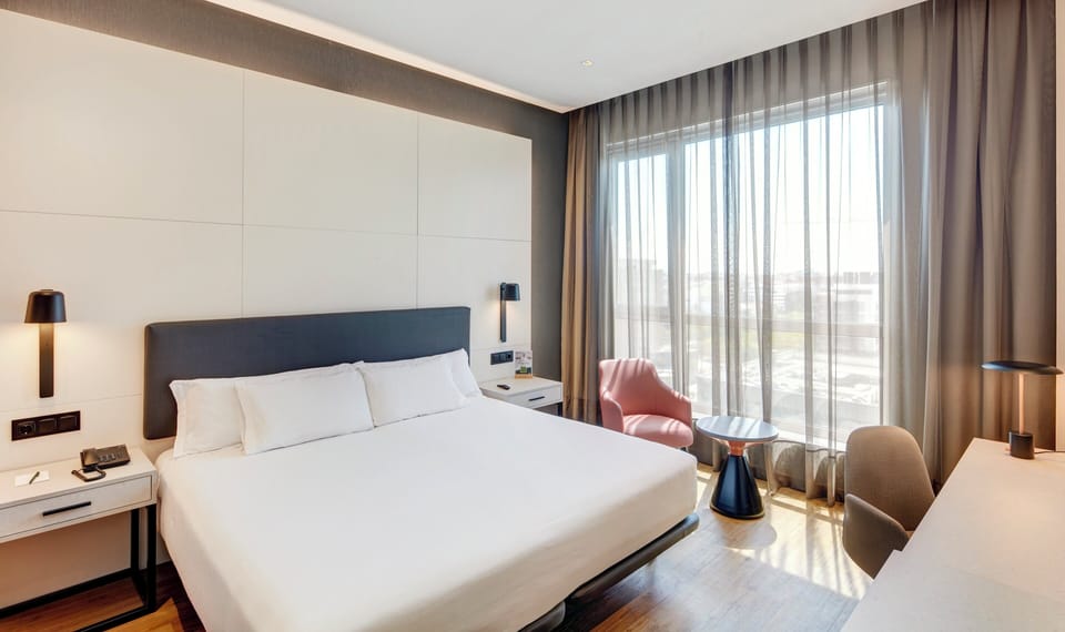Premium bedding, down comforters, minibar, in-room safe