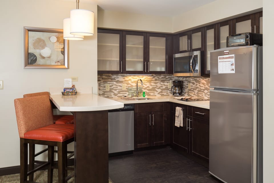 Premium bedding, in-room safe, desk, laptop workspace