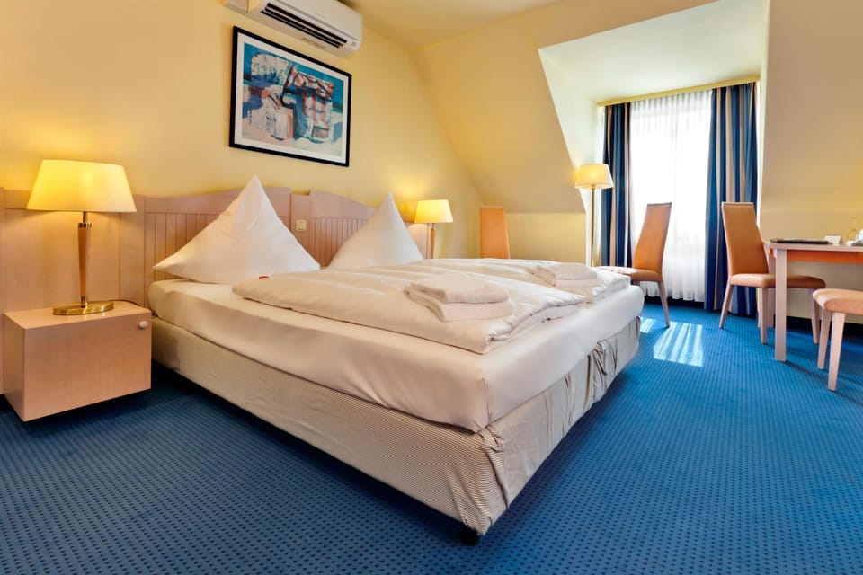 In-room safe, desk, blackout drapes, soundproofing