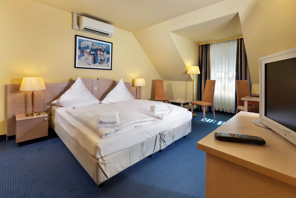 In-room safe, desk, blackout drapes, soundproofing