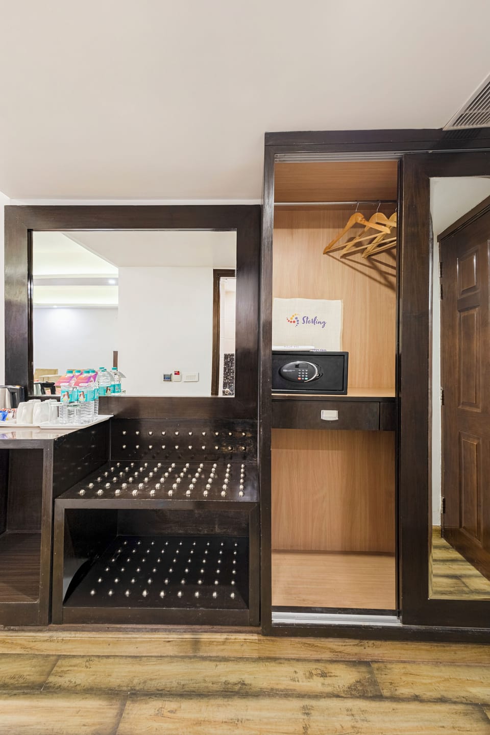Family Room | Minibar, in-room safe, desk, blackout drapes
