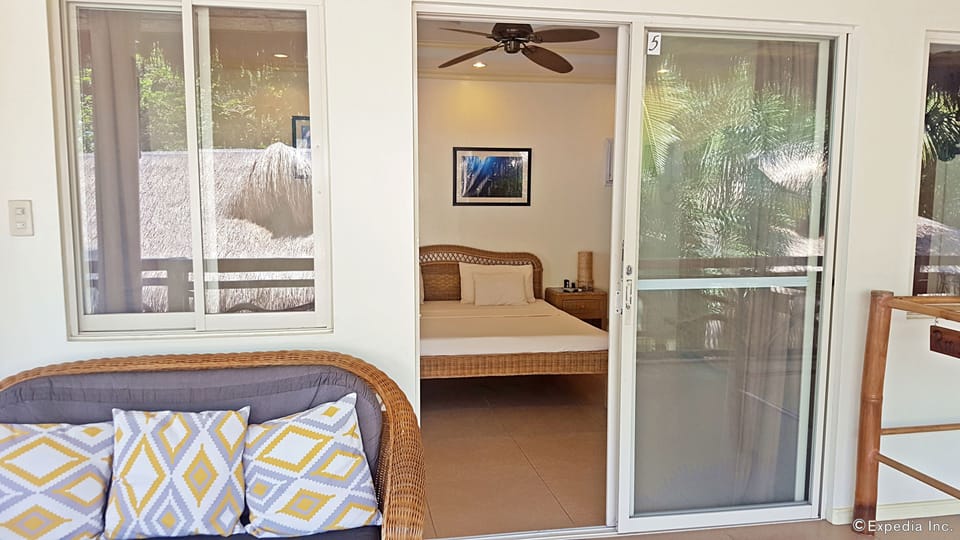 Deluxe Room, Sea Facing | Desk, laptop workspace, soundproofing, free WiFi
