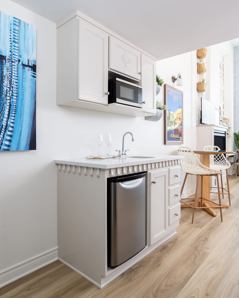 Superior Loft | Private kitchen | Mini-fridge, microwave, paper towels
