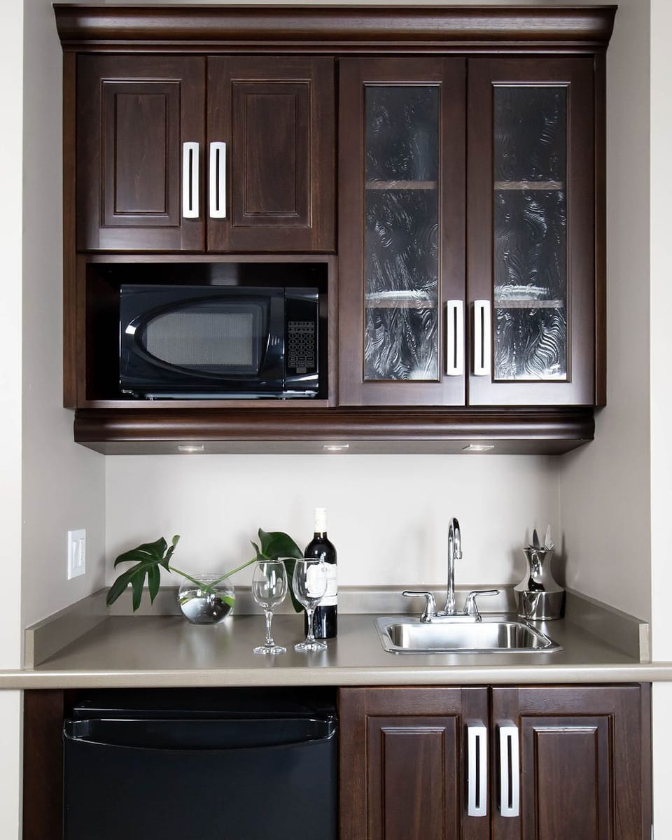 Superior Room, 1 King Bed | Private kitchen | Mini-fridge, microwave, paper towels