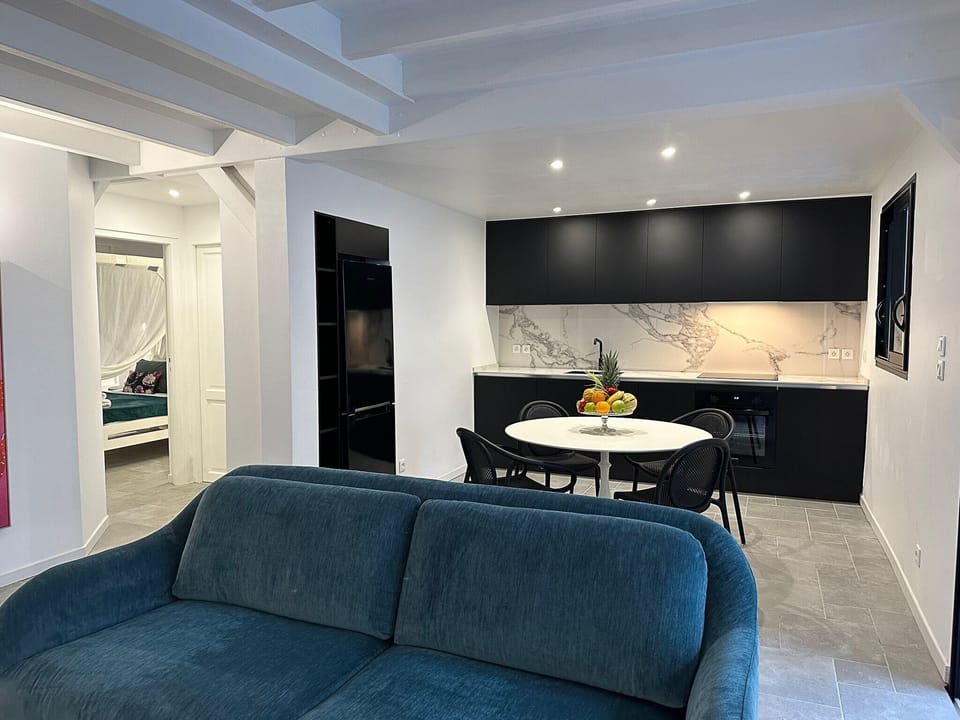 Villa CHIC, Piscine privée | Private kitchenette | Full-size fridge, microwave, oven, stovetop