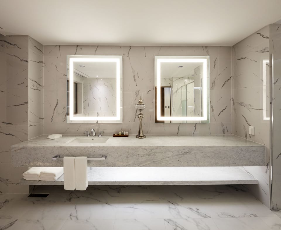 Royal Suite | Bathroom | Free toiletries, hair dryer, bathrobes, slippers