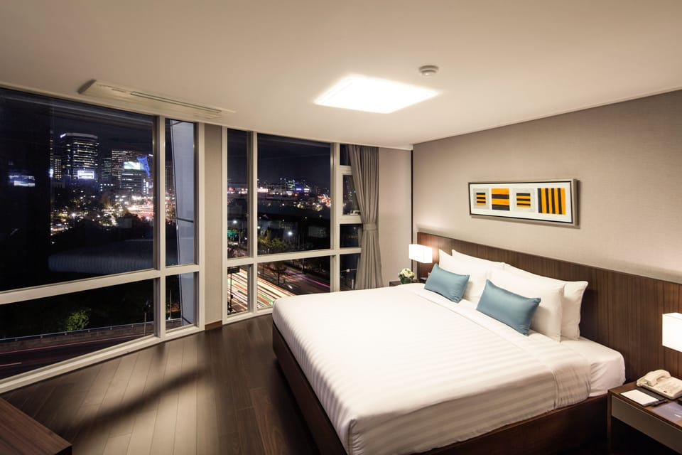 1 bedroom, in-room safe, desk, blackout drapes