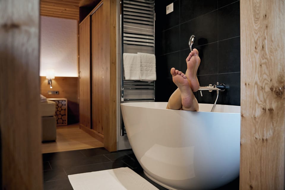 Junior Suite, 1 Bedroom | Minibar, in-room safe, desk, soundproofing