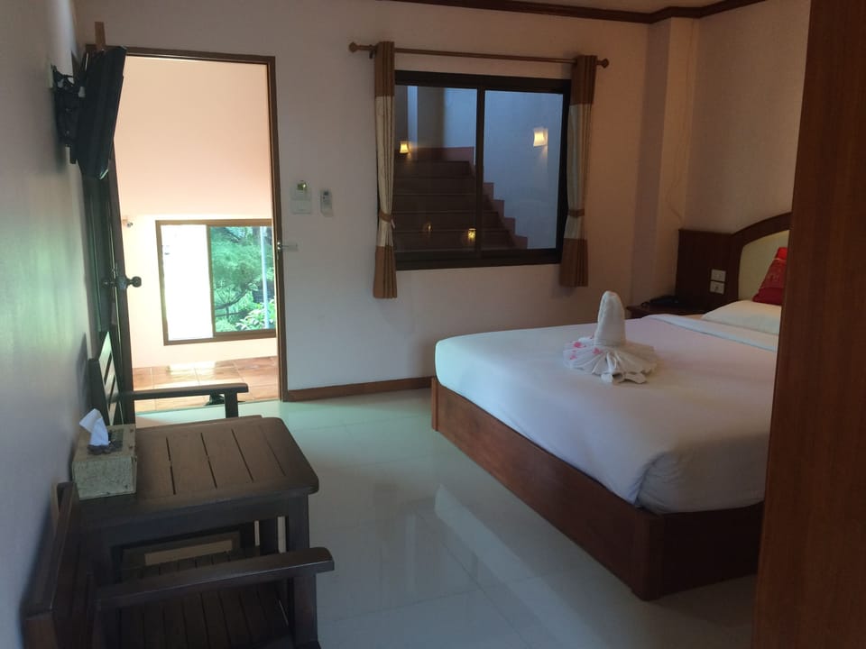 Standard Double Room | Minibar, desk, rollaway beds (surcharge), WiFi (free)