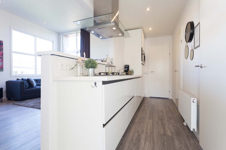 Stovetop, dishwasher, coffee/tea maker, electric kettle