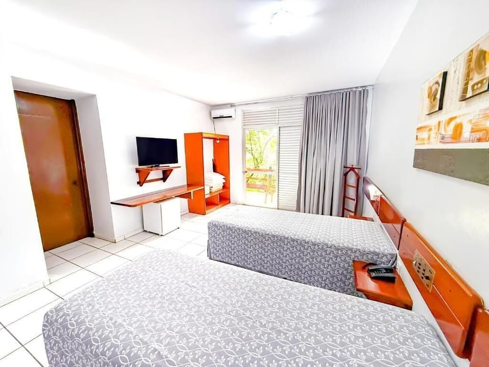 Standard Suite | Minibar, in-room safe, blackout drapes, free cribs/infant beds