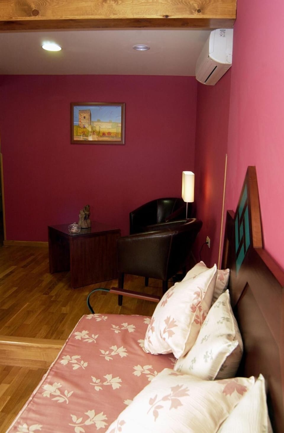 Premium bedding, in-room safe, individually decorated