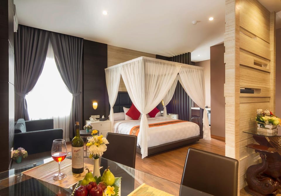 In-room safe, desk, laptop workspace, wheelchair access