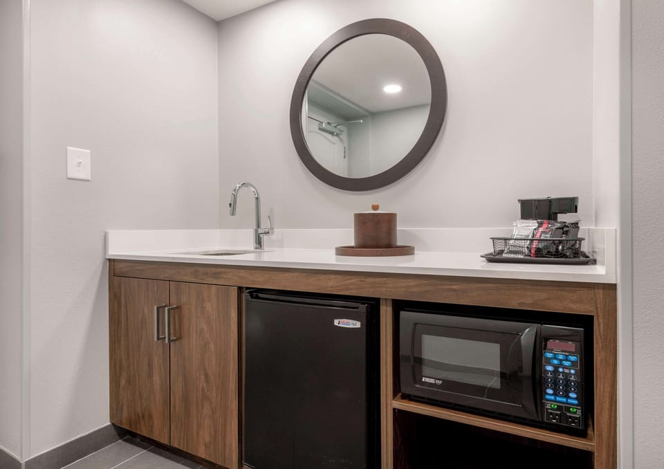 In-room safe, laptop workspace, blackout drapes, soundproofing
