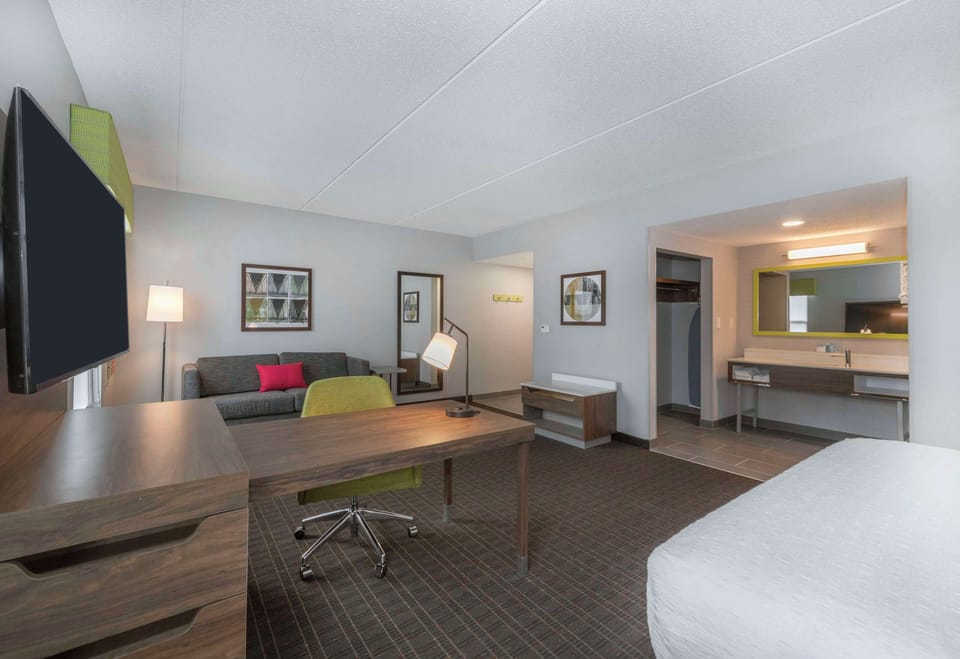 One king studio sofabed non smoking | In-room safe, laptop workspace, blackout drapes, soundproofing