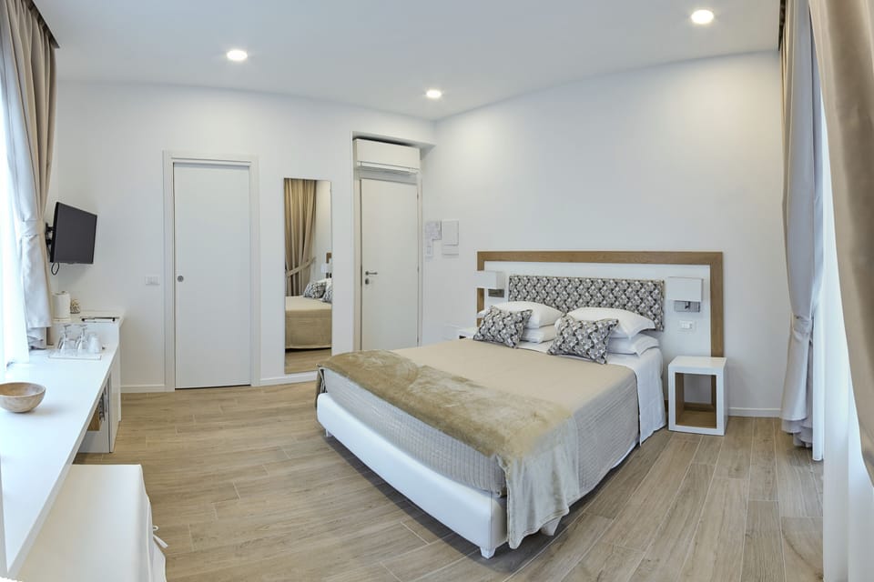 Classic Double Room, Balcony | Premium bedding, in-room safe, desk, laptop workspace