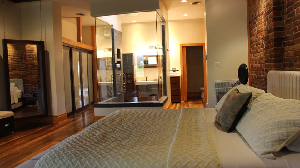 Executive Condo (The Johnson Condominium) | Premium bedding, blackout drapes, iron/ironing board, free WiFi