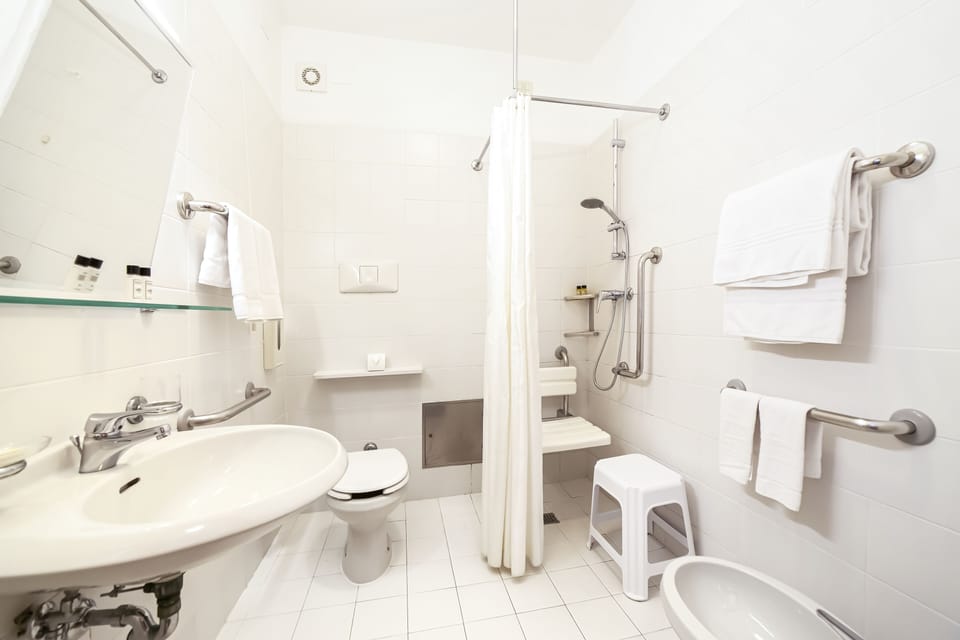 Shower, rainfall showerhead, free toiletries, hair dryer