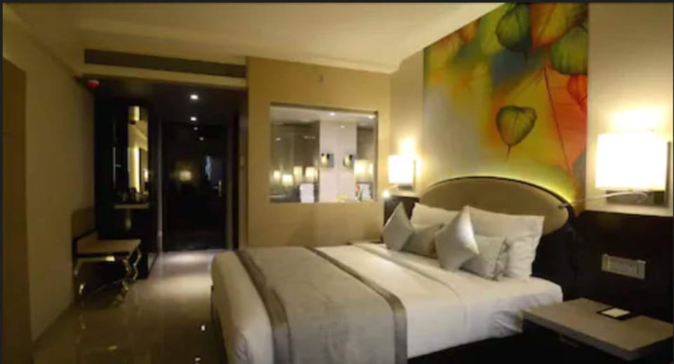 Premium bedding, in-room safe, desk, blackout drapes