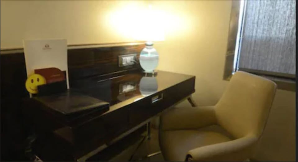 Premium bedding, in-room safe, desk, blackout drapes