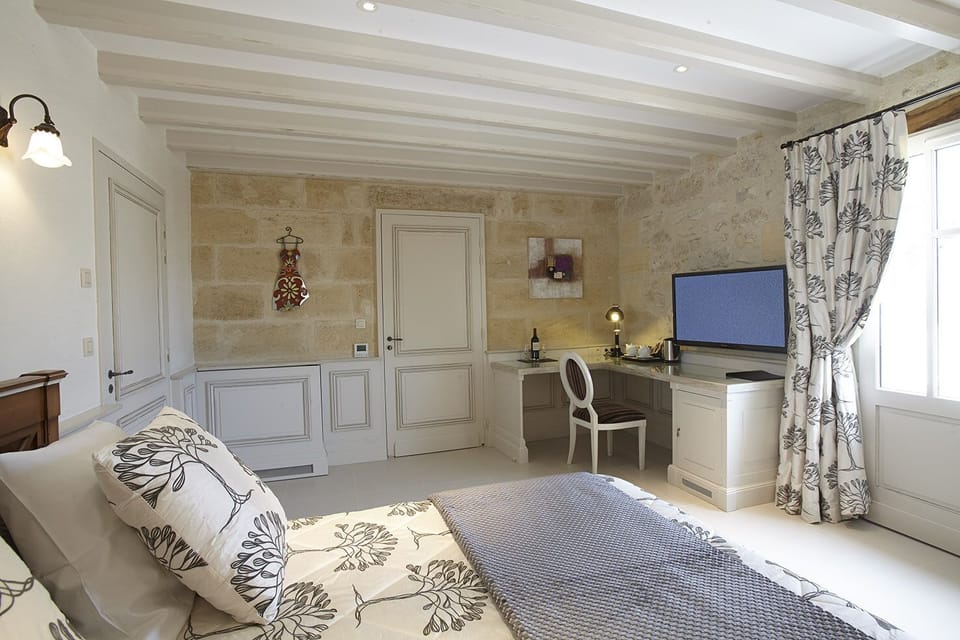 Standard Double Room, Accessible, Private Bathroom (Perrière)