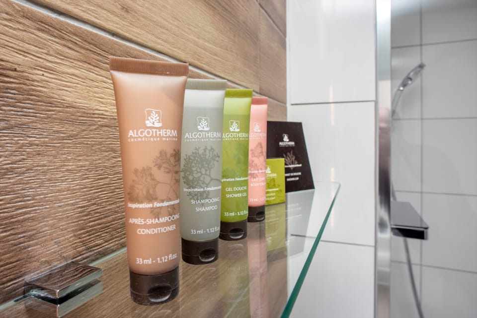 Superior Room, 2 Twin Beds, Non Smoking | Bathroom amenities | Shower, designer toiletries, hair dryer, towels