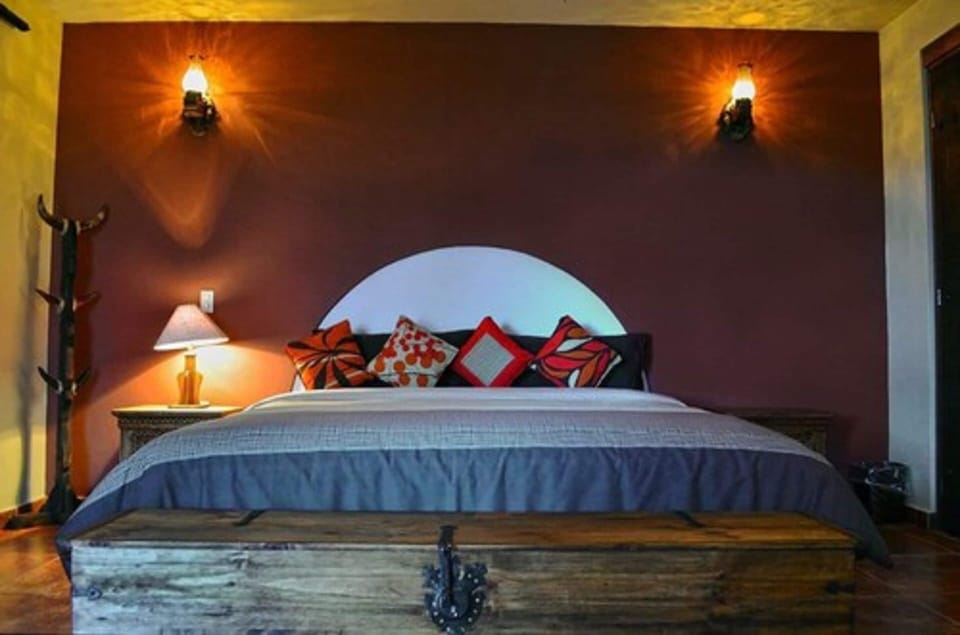 Room, 1 King Bed | Iron/ironing board, free WiFi