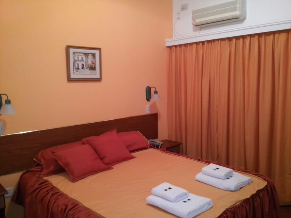In-room safe, free WiFi, bed sheets