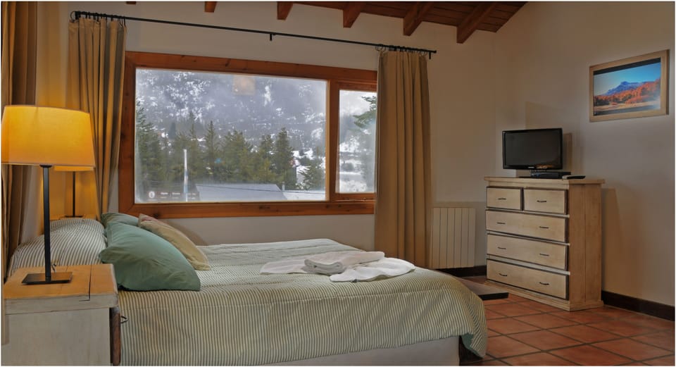 Double Room | Minibar, in-room safe, free WiFi, bed sheets
